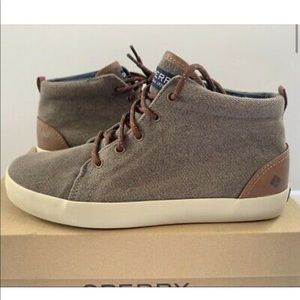 Sperry boys sz 6.5M boots